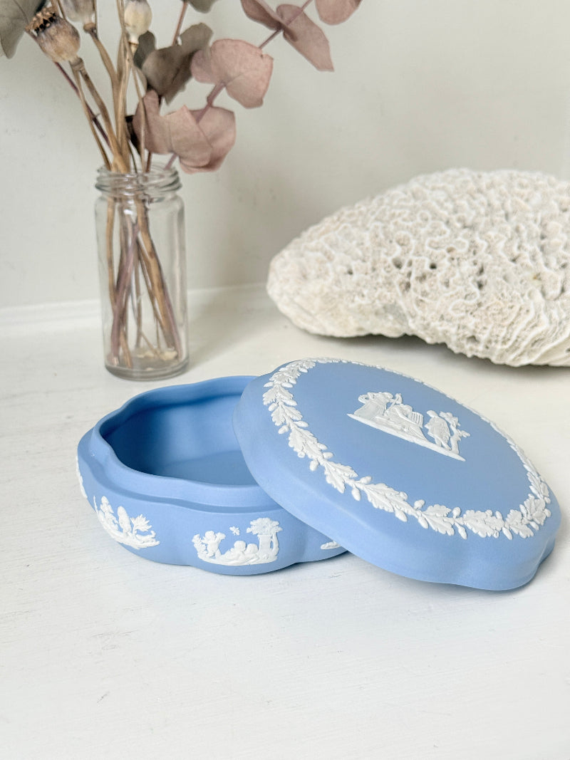Vintage Wedgwood pale blue Jasperware lidded trinket box with a scalloped base, decorated with a white neoclassical cameo and laurel wreath border.
