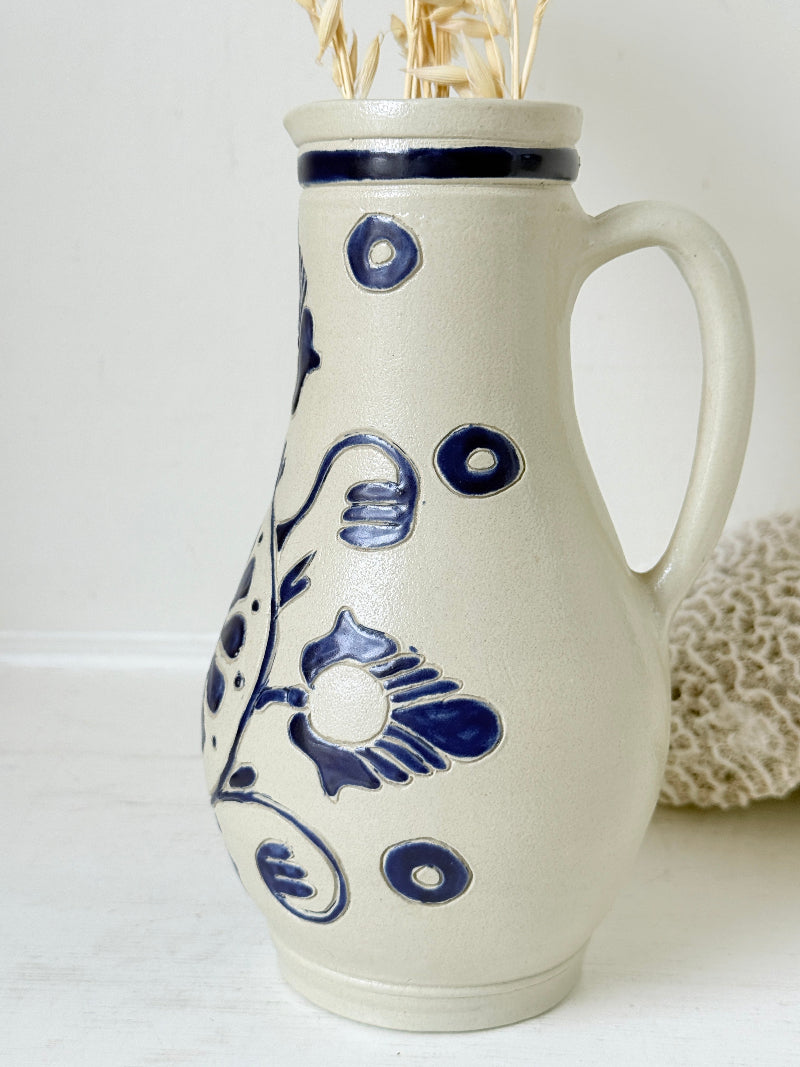 Williamsburg Pottery salt glaze stoneware jug with cobalt blue scratch decoration, handle and original certificate