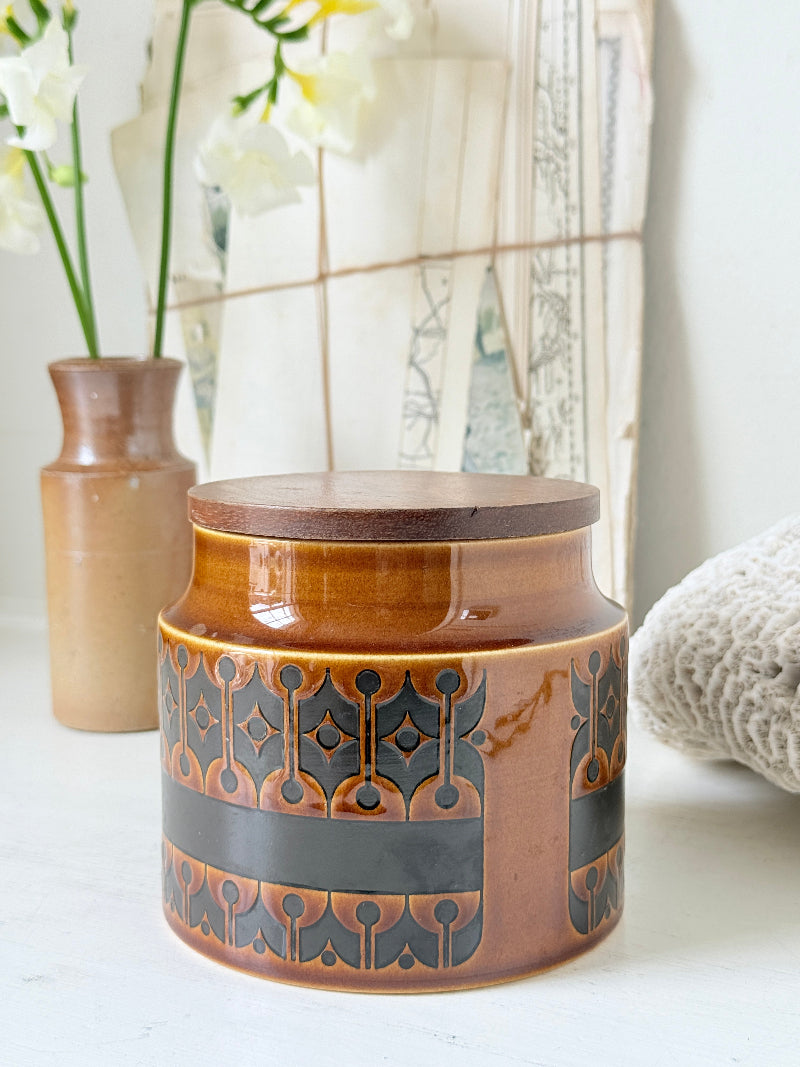 Hornsea Heirloom tea storage jar in autumn brown stoneware with teak lid photographed on a white surface