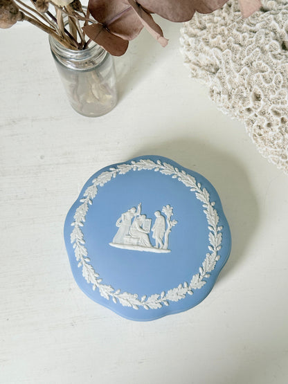 Vintage Wedgwood pale blue Jasperware lidded trinket box with a scalloped base, decorated with a white neoclassical cameo and laurel wreath border.