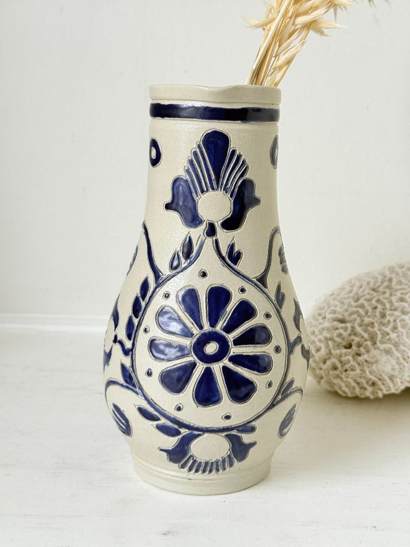 Williamsburg Pottery salt glaze stoneware jug with cobalt blue scratch decoration, handle and original certificate