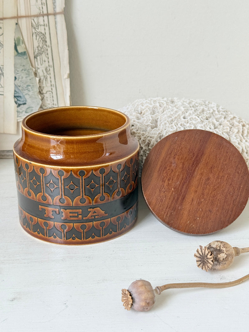 Hornsea Heirloom tea storage jar in autumn brown stoneware with teak lid photographed on a white surface