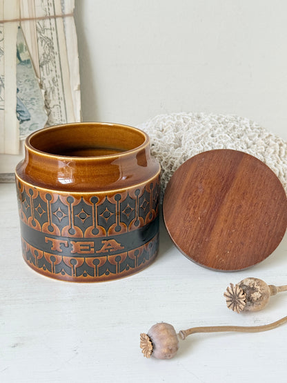 Hornsea Heirloom tea storage jar in autumn brown stoneware with teak lid photographed on a white surface