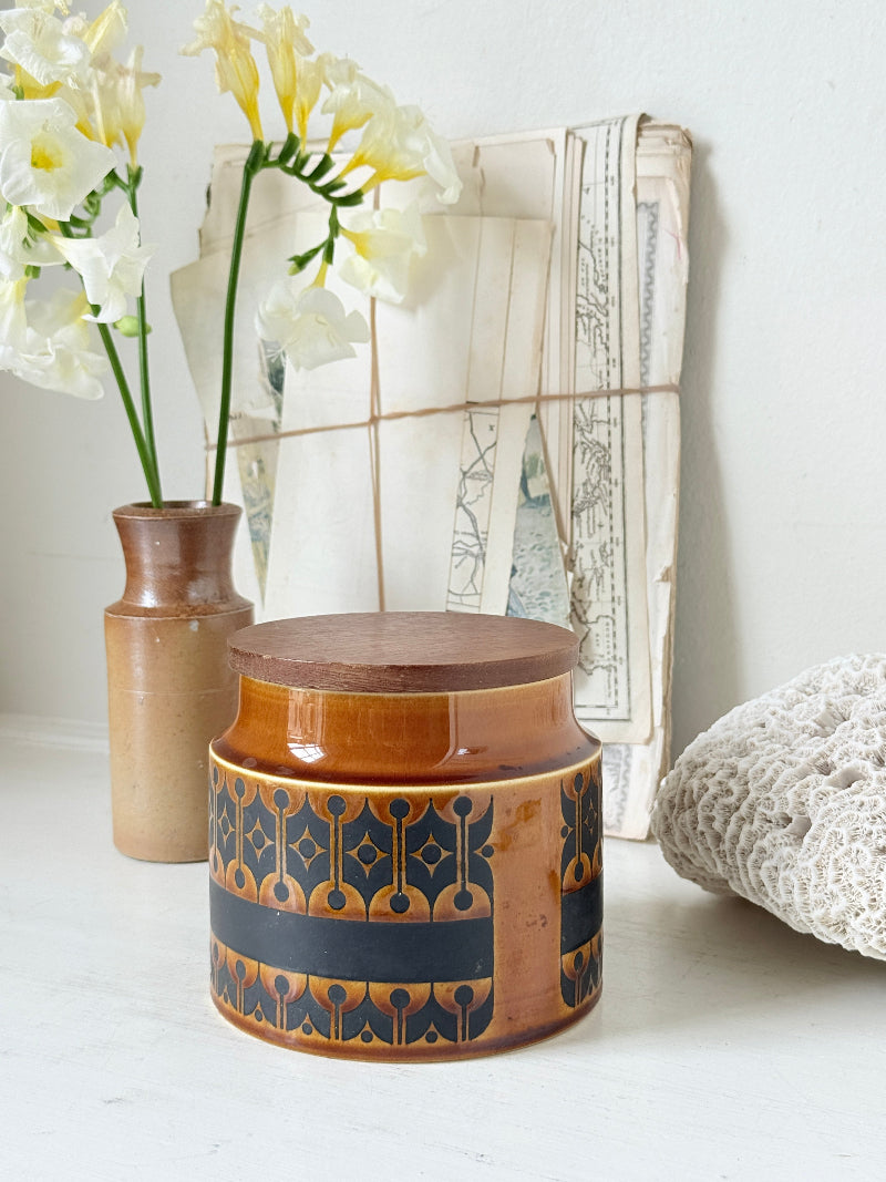 Vintage Hornsea Pottery Heirloom sugar canister in brown glaze with embossed pattern, wooden lid and 1970s kitchen style