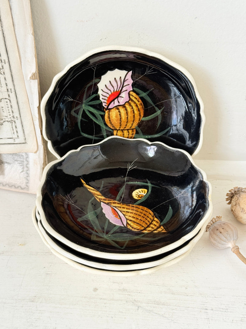 Set of 4 vintage Henriot Quimper faience plates with hand painted shell motifs, scalloped edges and black ground decoration