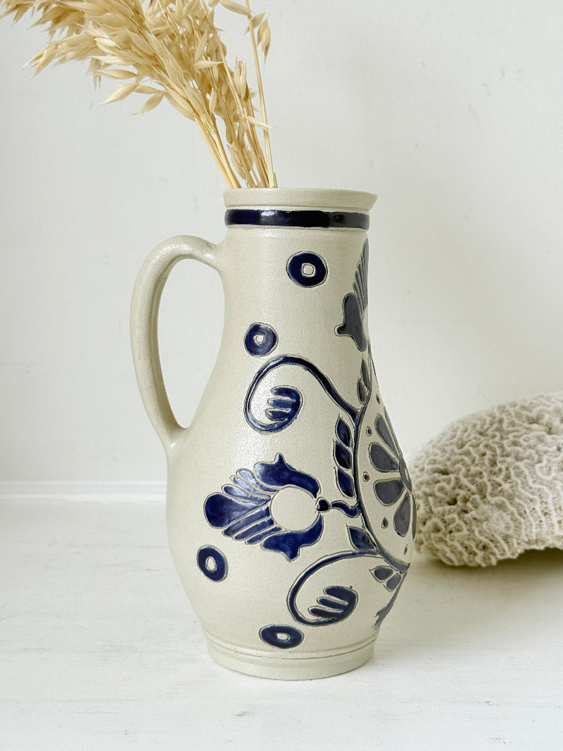 Williamsburg Pottery salt glaze stoneware jug with cobalt blue scratch decoration, handle and original certificate