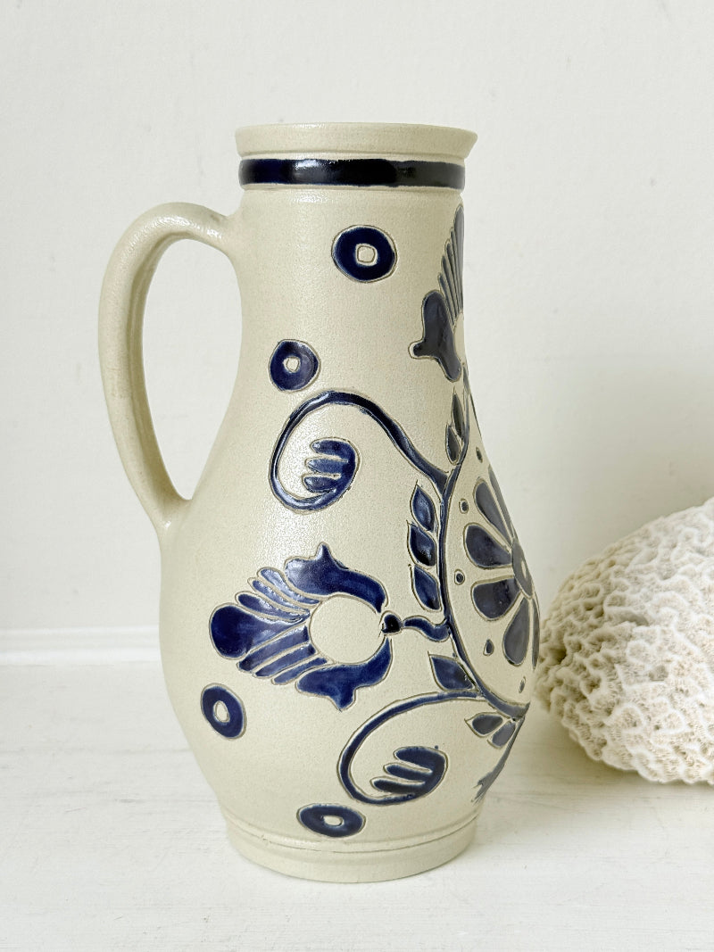 Williamsburg Pottery salt glaze stoneware jug with cobalt blue scratch decoration, handle and original certificate