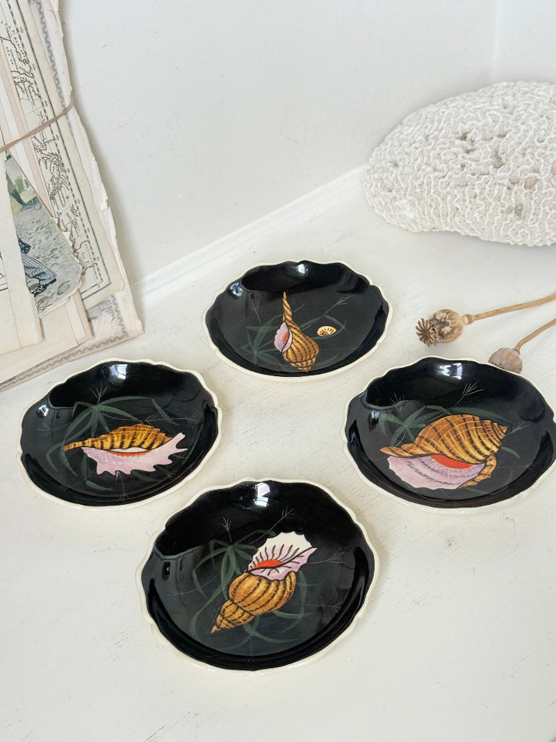 Set of 4 vintage Henriot Quimper faience plates with hand painted shell motifs, scalloped edges and black ground decoration