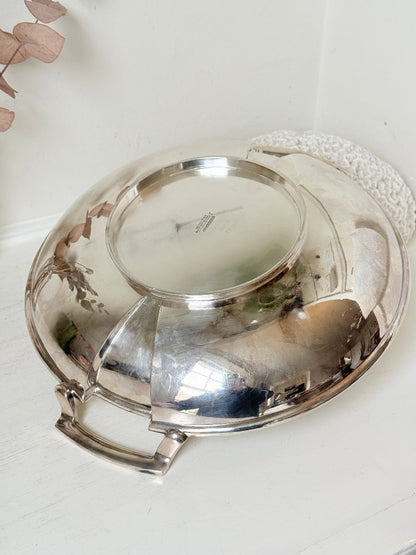 Art Deco silver plate serving dish with stepped handles on a white surface, Goldsmiths and Silversmiths Company Regent Plate