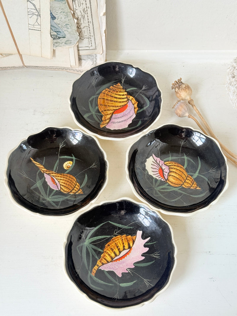 Set of 4 vintage Henriot Quimper faience plates with hand painted shell motifs, scalloped edges and black ground decoration