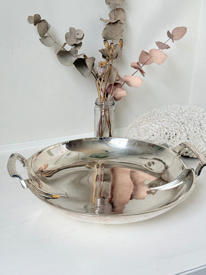 Art Deco silver plate serving dish with stepped handles on a white surface, Goldsmiths and Silversmiths Company Regent Plate