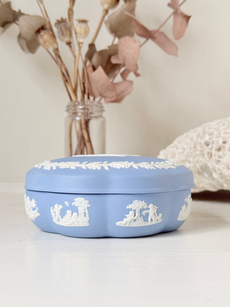 Vintage Wedgwood pale blue Jasperware lidded trinket box with a scalloped base, decorated with a white neoclassical cameo and laurel wreath border.