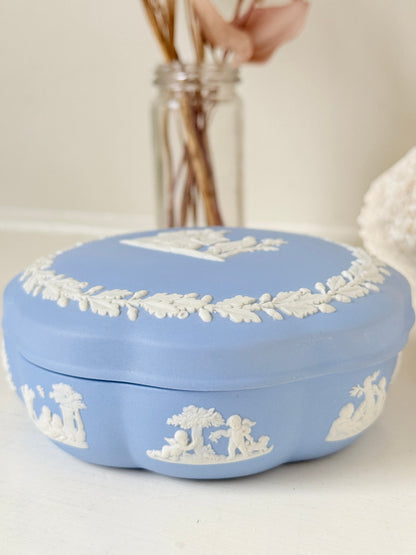 Vintage Wedgwood pale blue Jasperware lidded trinket box with a scalloped base, decorated with a white neoclassical cameo and laurel wreath border.