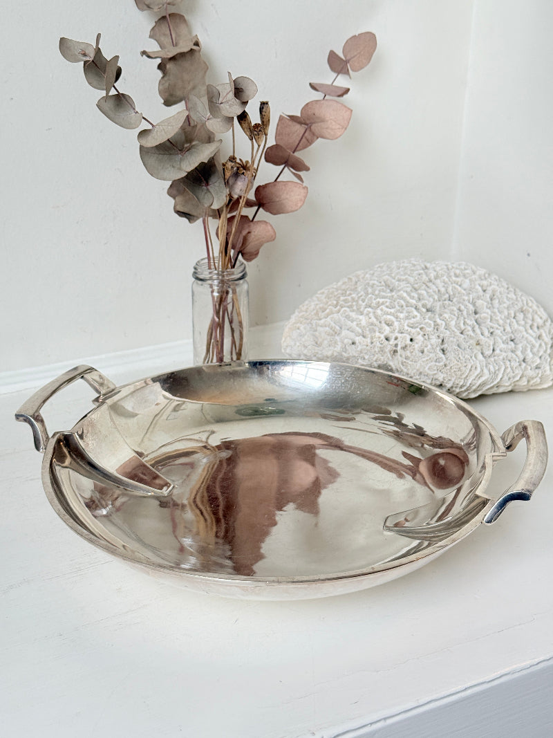Art Deco silver plate serving dish with stepped handles on a white surface, Goldsmiths and Silversmiths Company Regent Plate