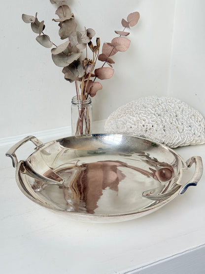 Art Deco silver plate serving dish with stepped handles on a white surface, Goldsmiths and Silversmiths Company Regent Plate