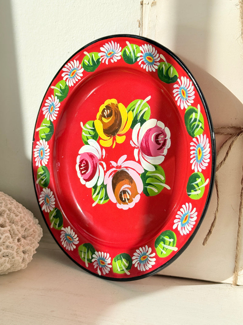Red narrowboat style enamel plate styled with a pearly shell